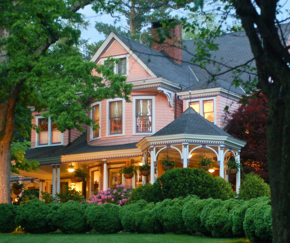 Outside of the ceader creast inn